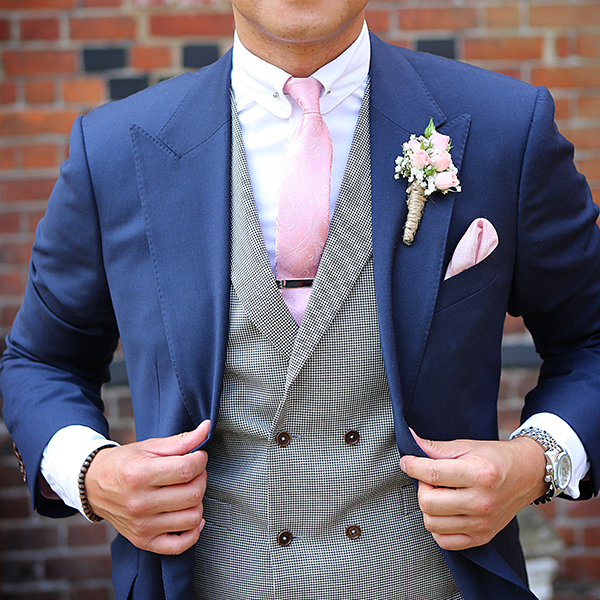 Picture of Navy blue suit with black and white dogtooth waistcoat